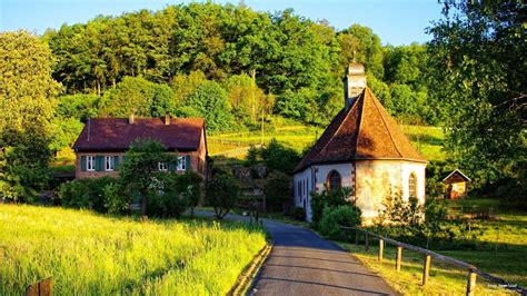  「Landscapes」: 静かなるフランスの田園風景と、記憶の断片を織りなす