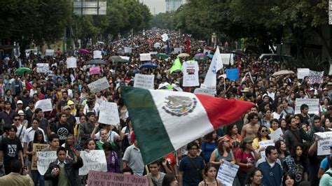  「Political Violence in Mexico: From Oligarchy to Democracy」： 革命の炎と民主主義への渇望