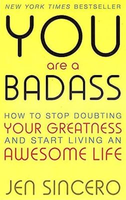  「You Are A Badass: How to Stop Doubting Your Greatness and Start Living an Awesome Life」は、あなたの人生を彩るための魔法の杖！